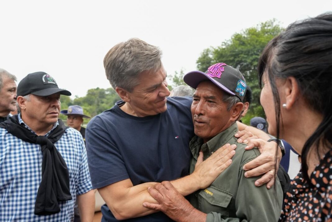 Gobernador Leandro Zdero durante visita de supervisión en Comandancia Frías, Chaco.