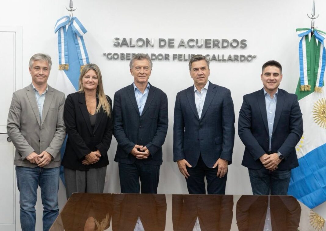 El gobernador Leandro Zdero y el expresidente Mauricio Macri durante un encuentro en la provincia del Chaco.