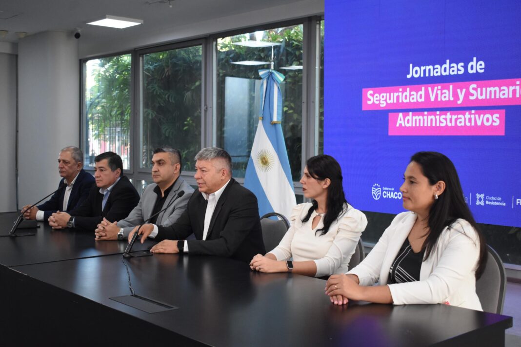 Agentes municipales recibiendo capacitación en seguridad vial en la provincia del Chaco
