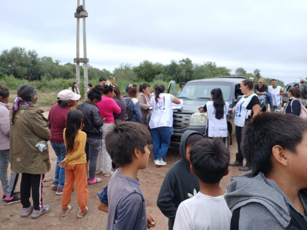 Asistencia gubernamental a familias damnificadas en Miraflores, Chaco
