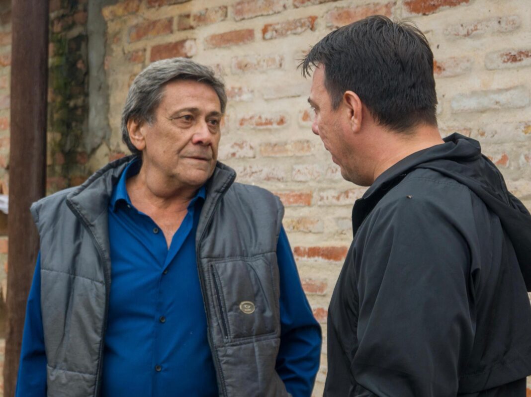 Funcionarios en reunión de trabajo sobre políticas públicas en la provincia del Chaco