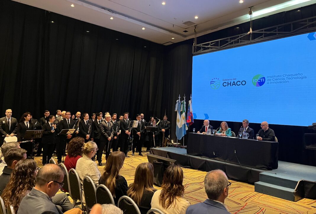 Autoridades y representantes del turismo durante la Cumbre Chaqueña presentando las nuevas iniciativas para la provincia.