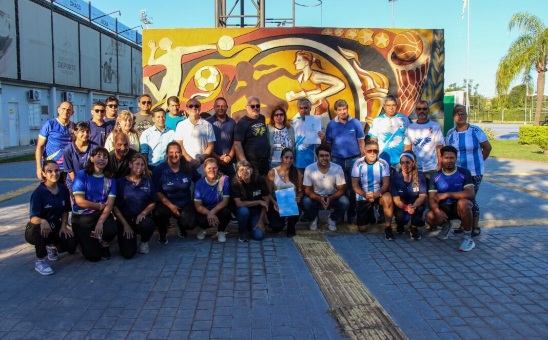 Participantes en la jornada deportiva Malvinas Memoria Viva en el Polideportivo Jaime Zapata, Resistencia.