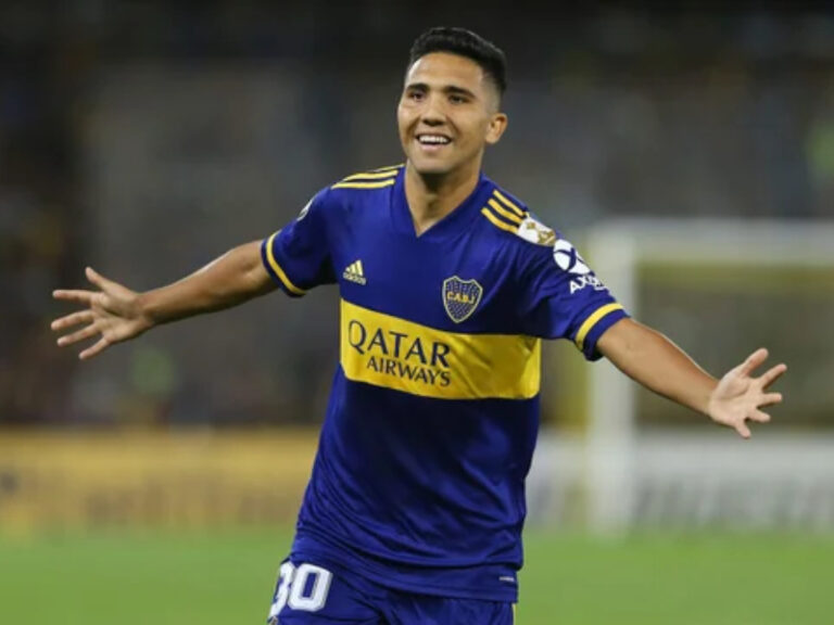 Emanuel 'Bebelo' Reynoso, jugador de Talleres de Córdoba, en acción.