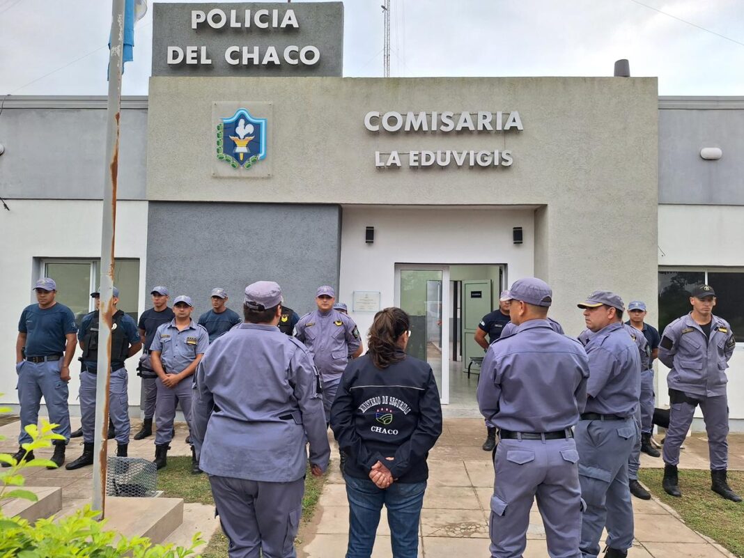 Personal del Ministerio de Seguridad del Chaco en procedimiento de control