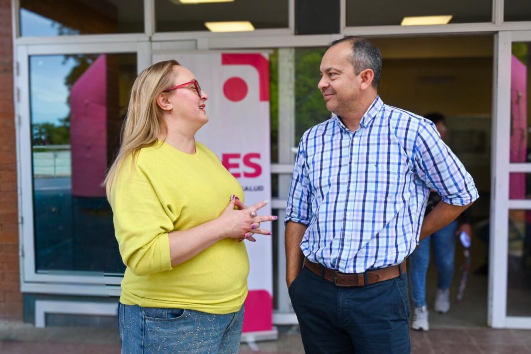 Personal de salud atendiendo a pacientes durante un operativo sanitario en Pampa del Infierno, Chaco.