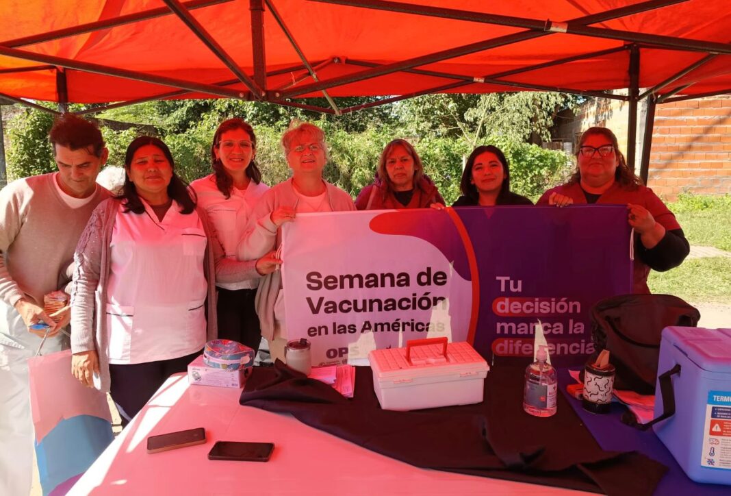 Operativo sanitario móvil en plaza del barrio Independencia de Fontana