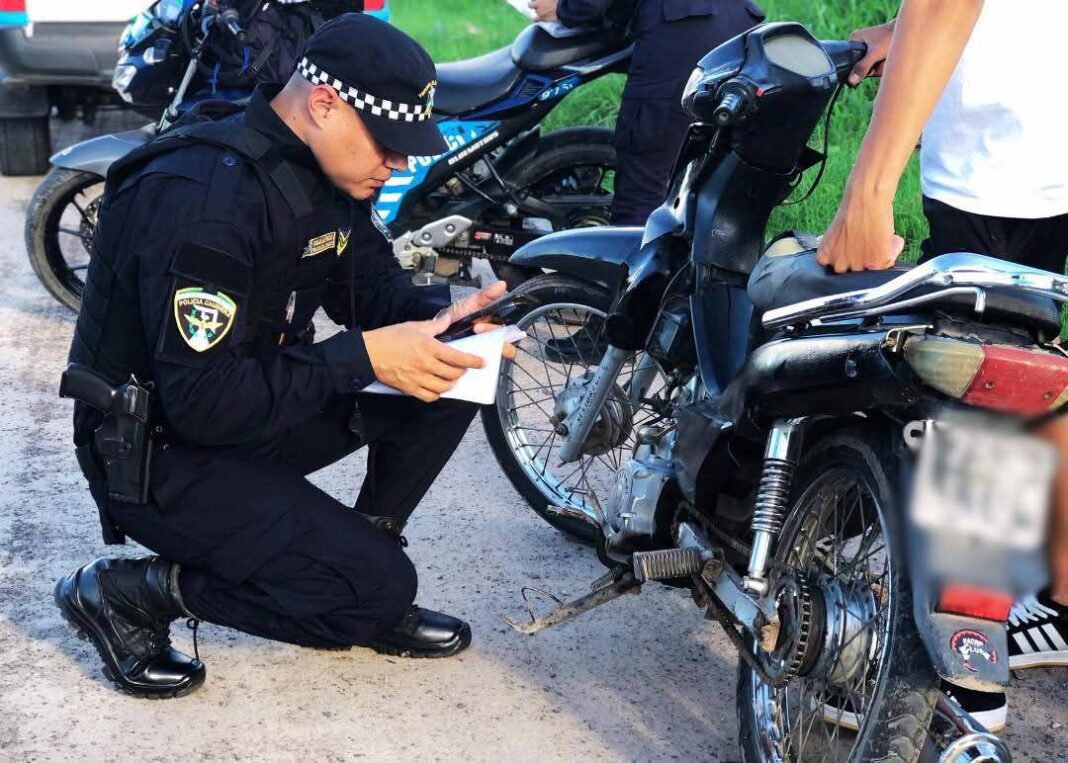 Policía realizando un operativo de control en la provincia del Chaco
