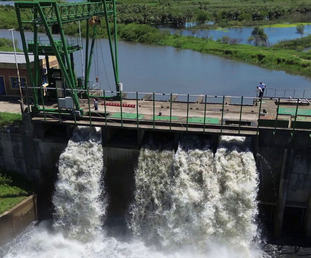Operativo de bombeo preventivo en laguna del Área Metropolitana del Gran Resistencia, Chaco.