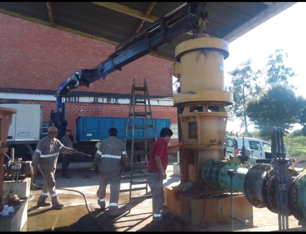 Trabajos de reparación en el acueducto de SAMEEP para restablecer el suministro de agua.