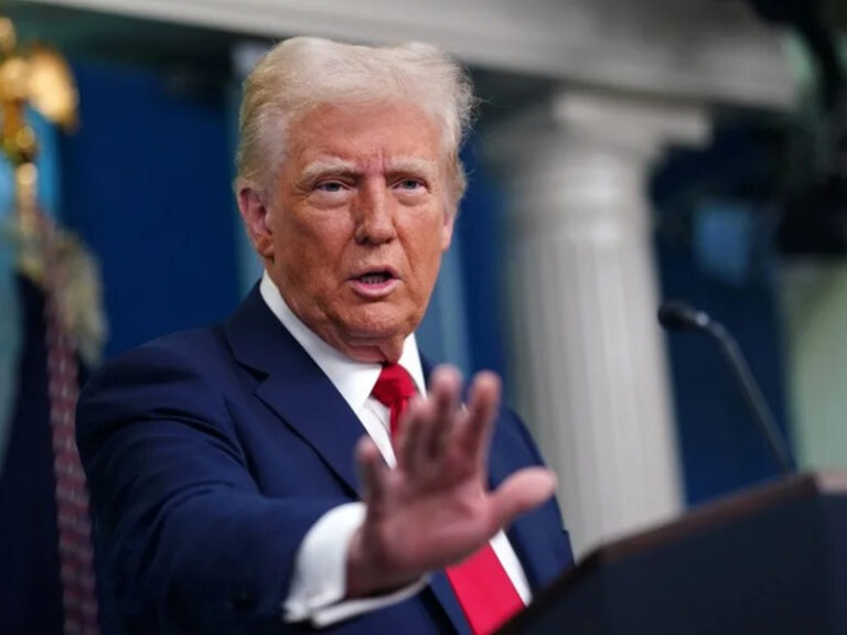 Donald Trump y bandera de Irán, en referencia a sus declaraciones sobre el conflicto.