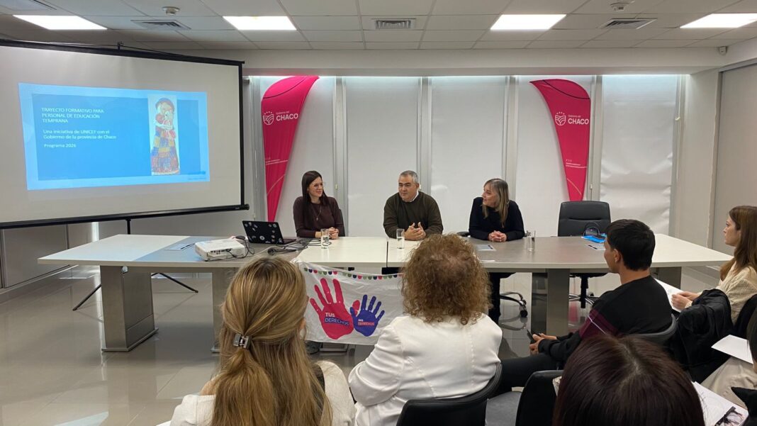 Niños y niñas en actividad de estimulación temprana en Chaco con apoyo de UNICEF