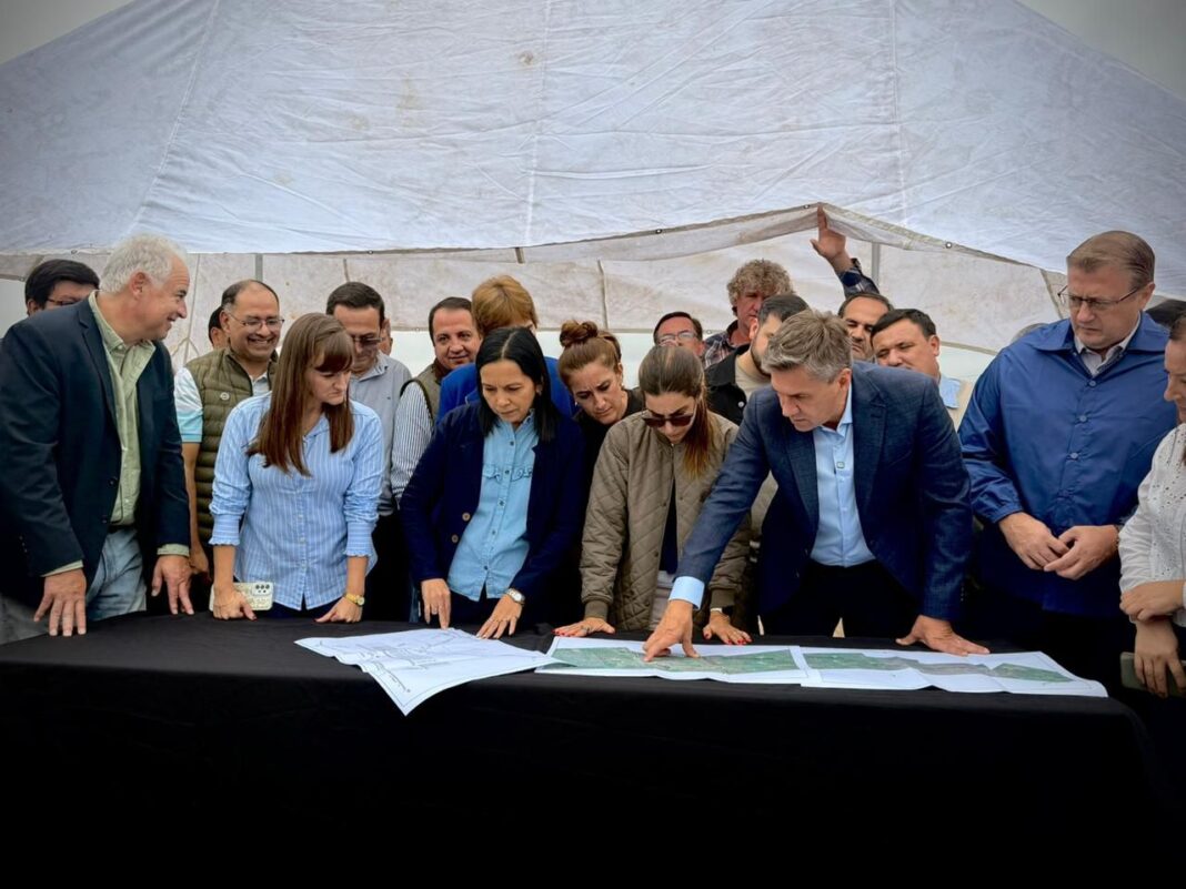 Gobernador Leandro Zdero durante reunión de trabajo en Villa Ángela, Chaco.