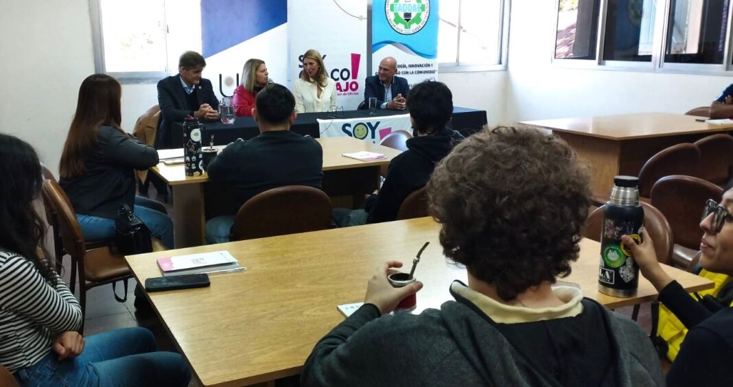 Participantes en el curso de impresión 3D organizado por Fundación Soy Chaco y UNNE