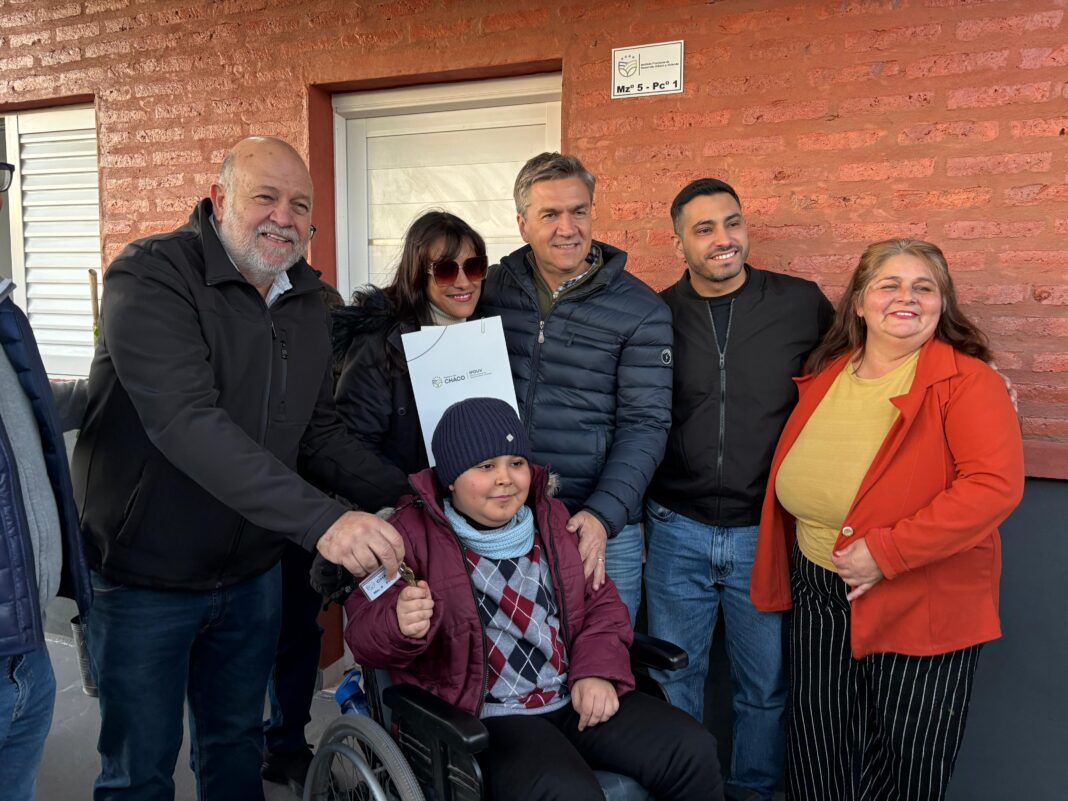 Familias de Coronel Du Graty reciben llaves de su vivienda propia
