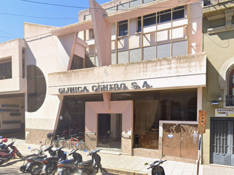 Fachada de la Clínica Centro SA en Pergamino, imputada por fraude al PAMI