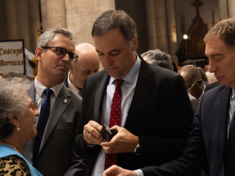 Manuel Adorni, jefe de Gabinete, en conferencia de prensa