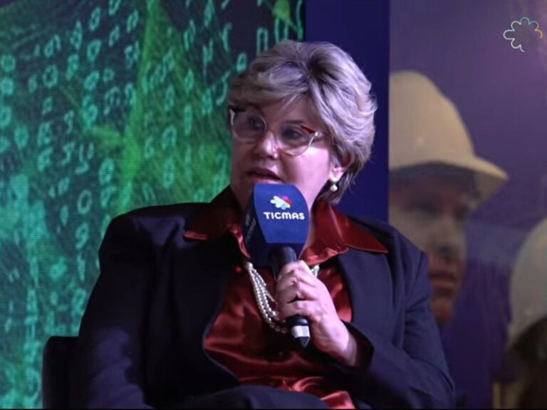 Sofía Naidenoff en entrevista durante la Feria del Libro de Buenos Aires