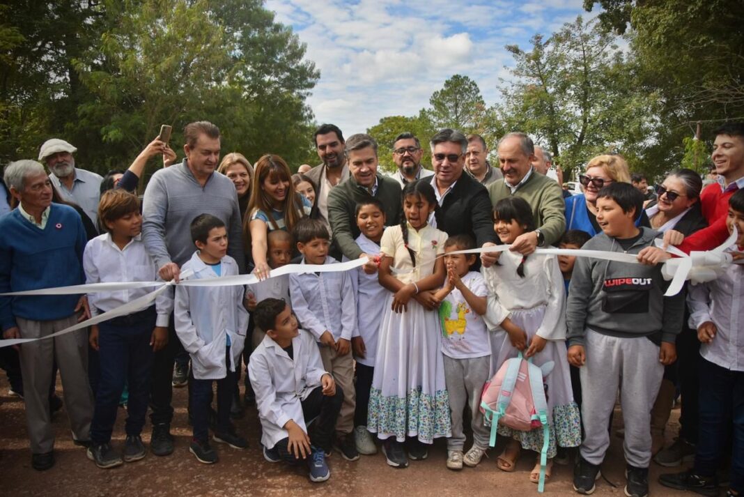Inauguración del nuevo ripio en Colonia Los Paraguayos, General San Martín